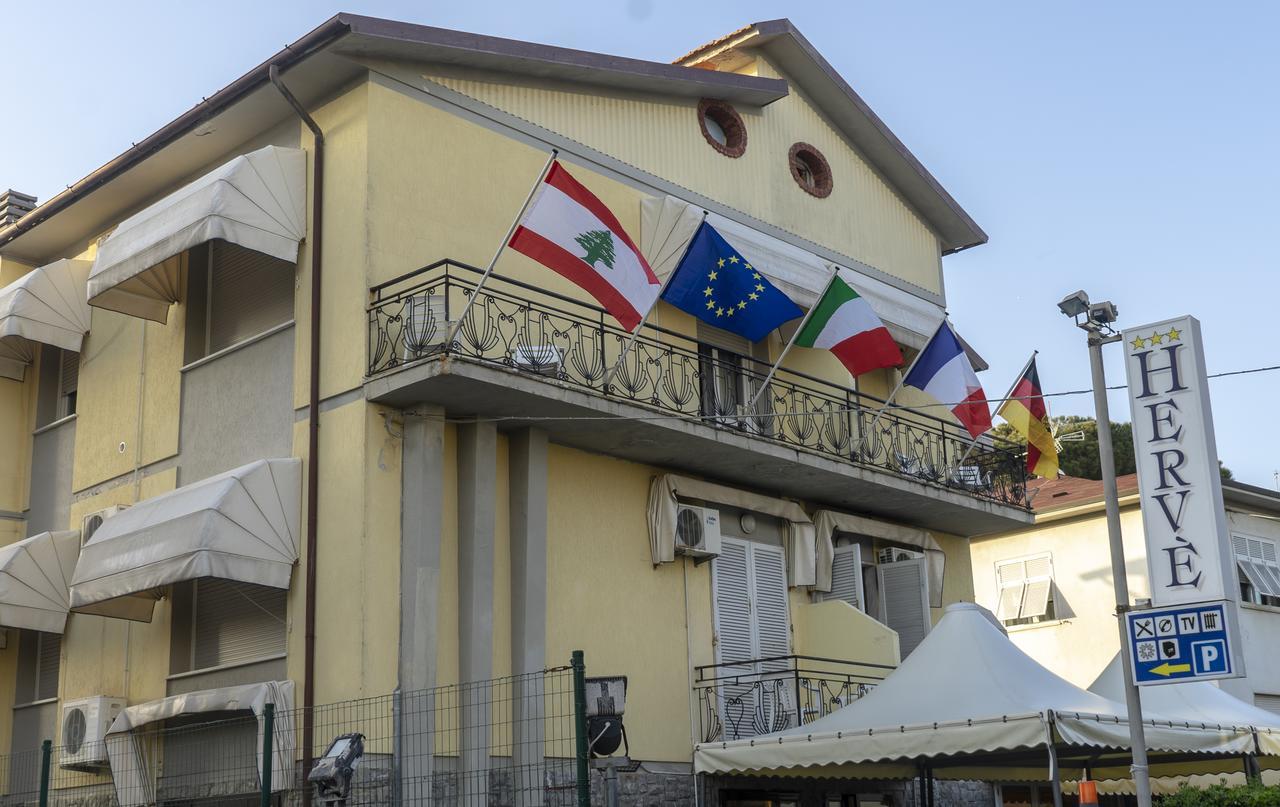 Hotel Herve Marina di Massa Eksteriør bilde